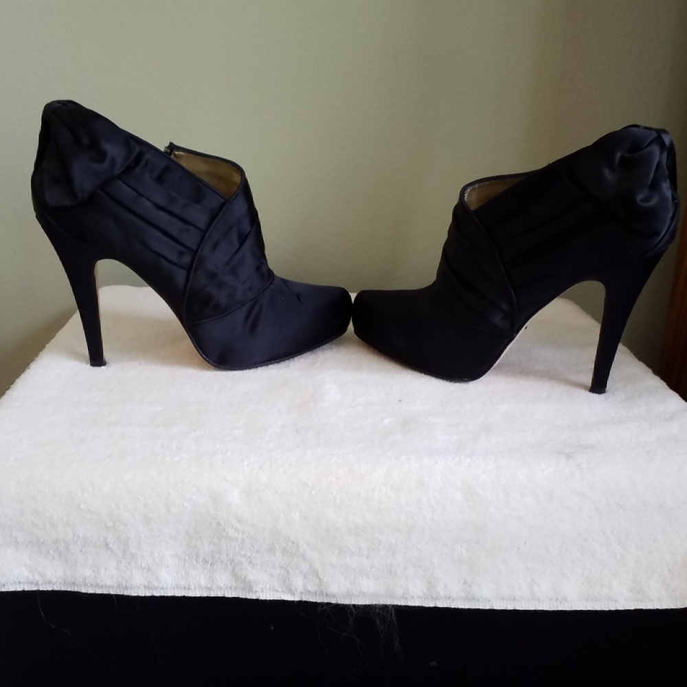 Steven By Steve Madden Black Satin High Heel 8M